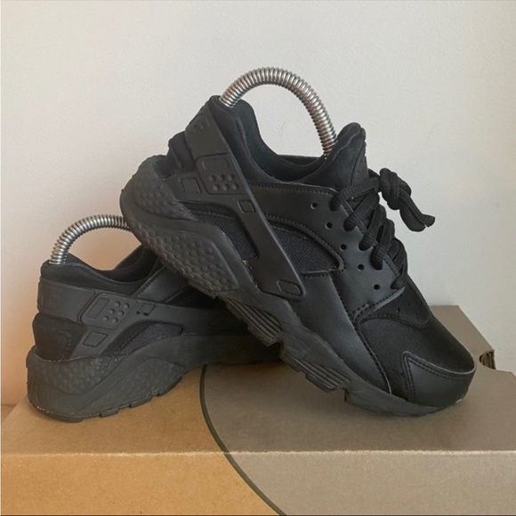 Nike Huarache “Triple Black” - W 6.5